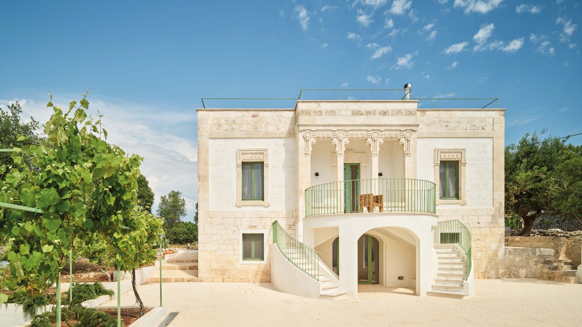  The Liberty villa in the Ostuni countryside immersed in the Mediterranean maquis. 