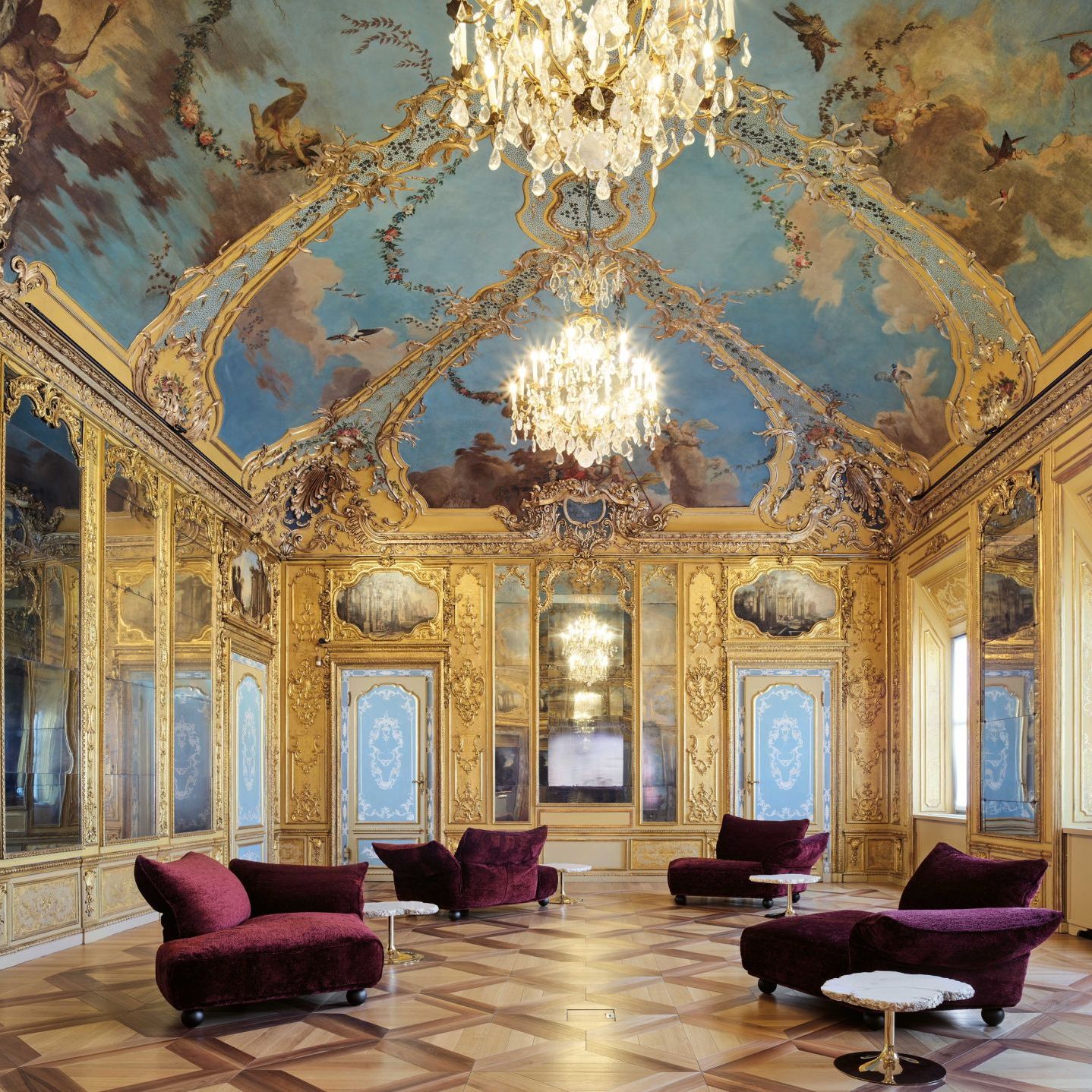   Standway  e&nbsp; Brasilia  In the magnificent Turinetti room overlooking Piazza San Carlo. 