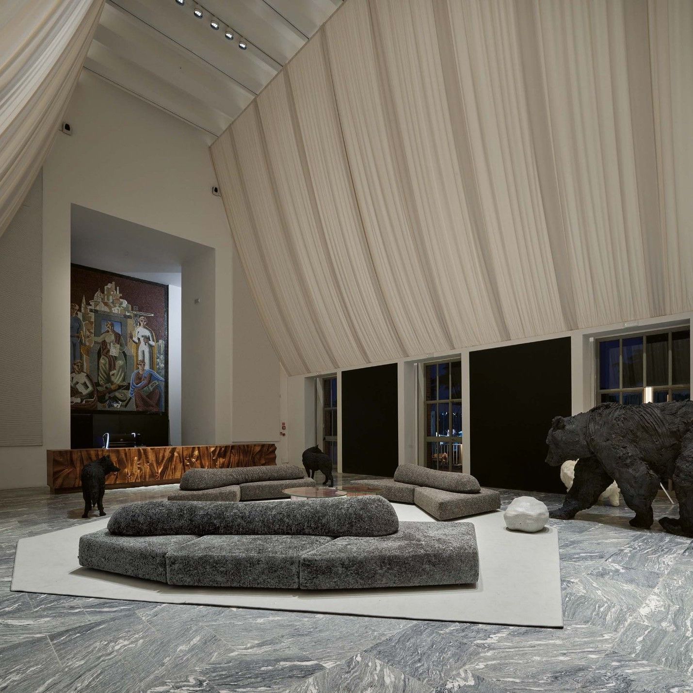  On the Rocks. The composition of sofas in Gems Grey Sapphire and Minerals in Limonite creates a convivial island for welcoming guests. 