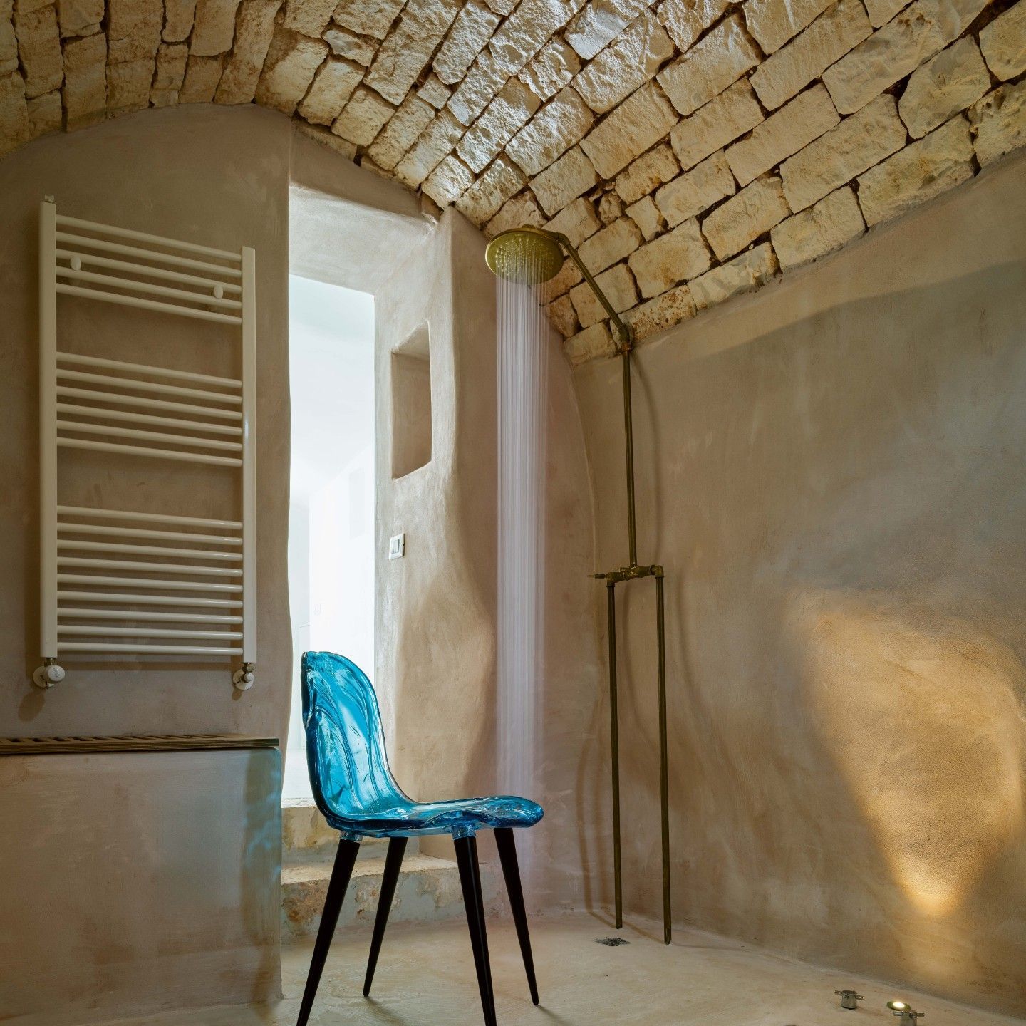  In the spa created in an antique cistern. 