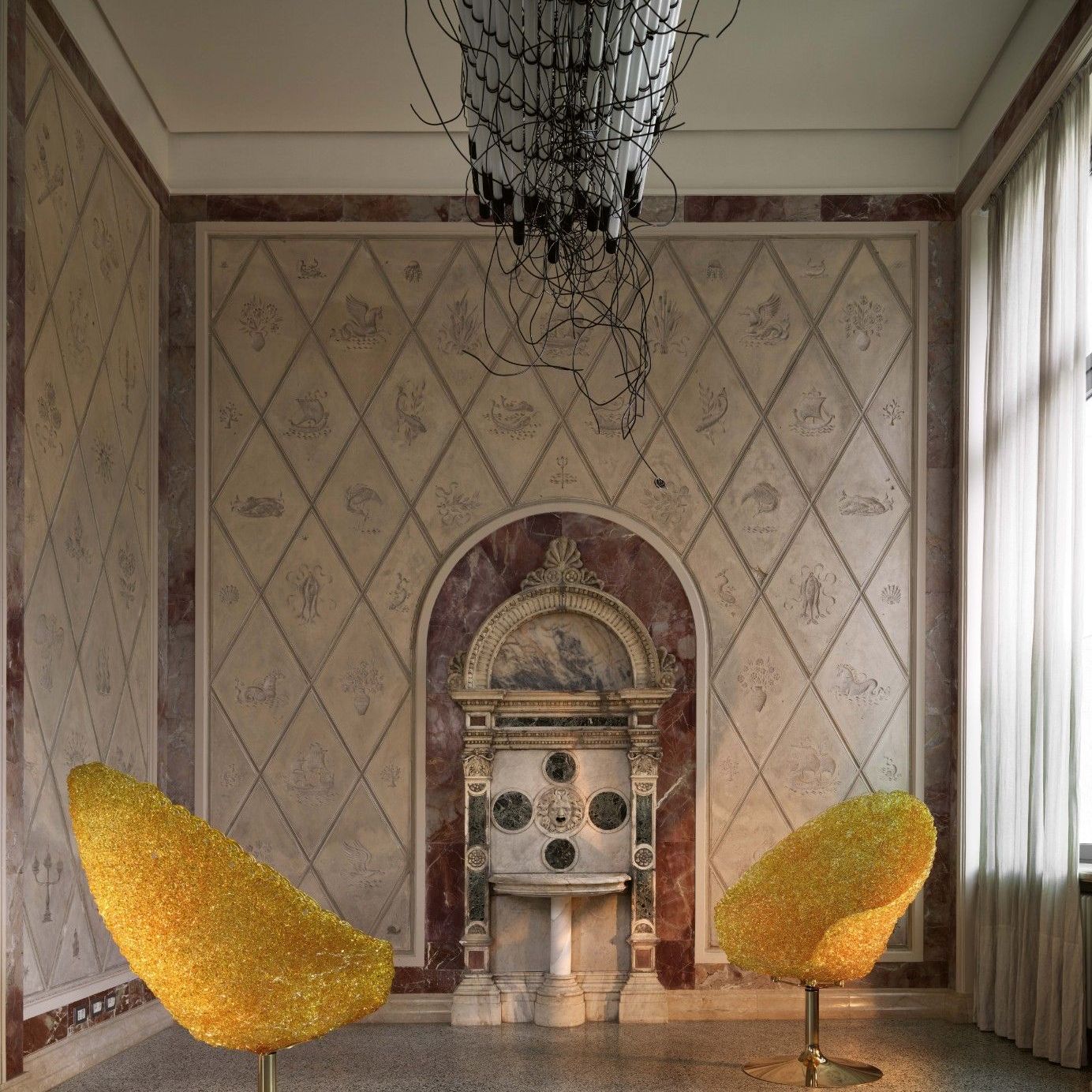  Margherita or 
sous l&rsquo;&oelig;uvre de Monica Bonvicini &ldquo;Unrequited Love&rdquo;. 
